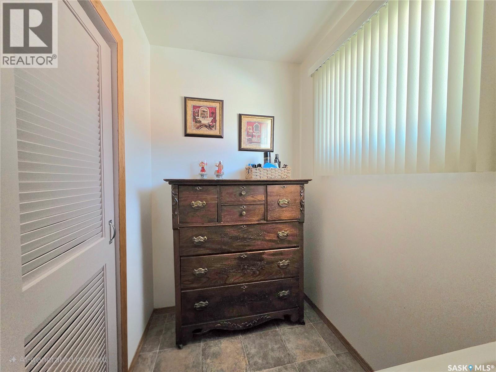 101 Fraser Avenue, Oxbow, Saskatchewan  S0C 0B6 - Photo 18 - SK033213