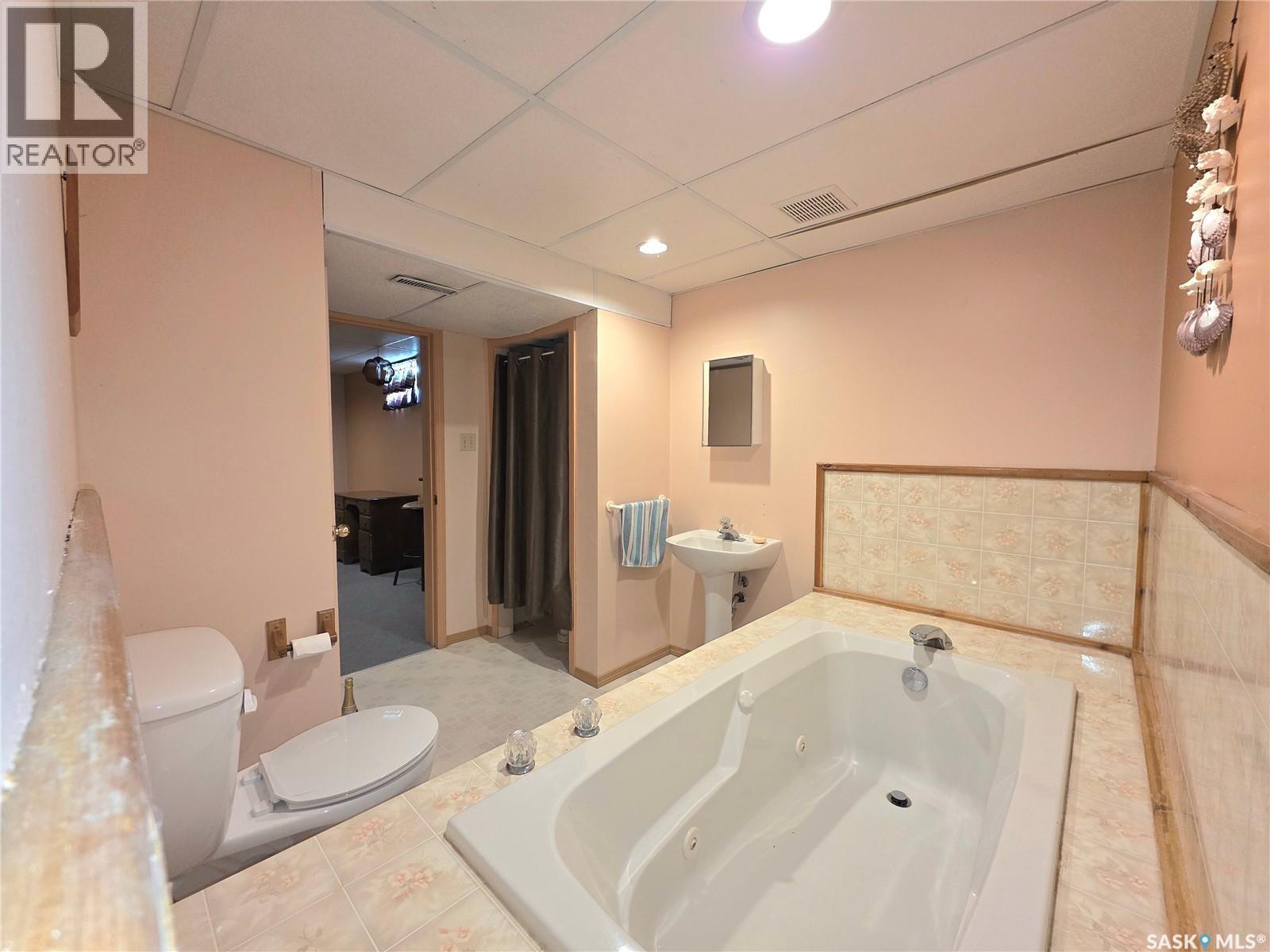 101 Fraser Avenue, Oxbow, Saskatchewan  S0C 0B6 - Photo 28 - SK033213