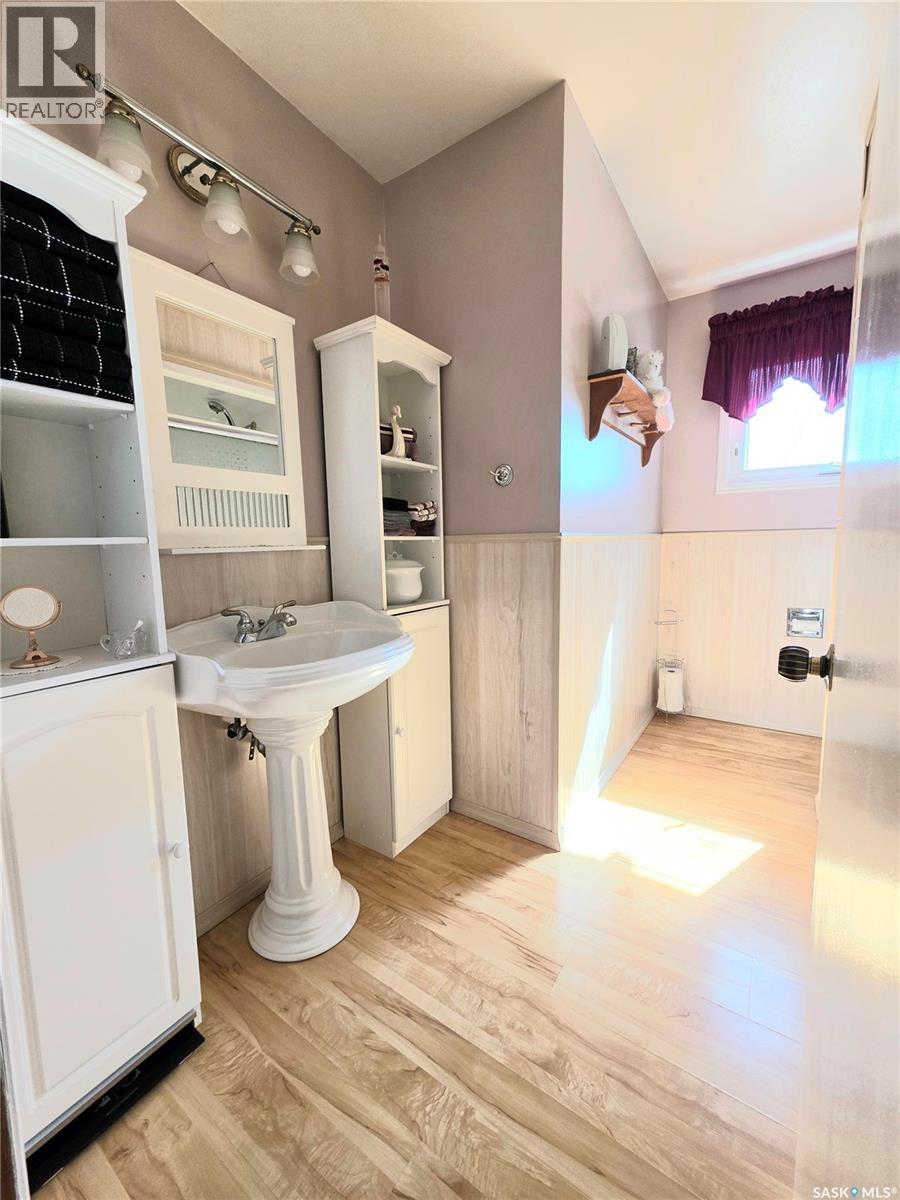 101 Fraser Avenue, Oxbow, Saskatchewan  S0C 0B6 - Photo 7 - SK033213