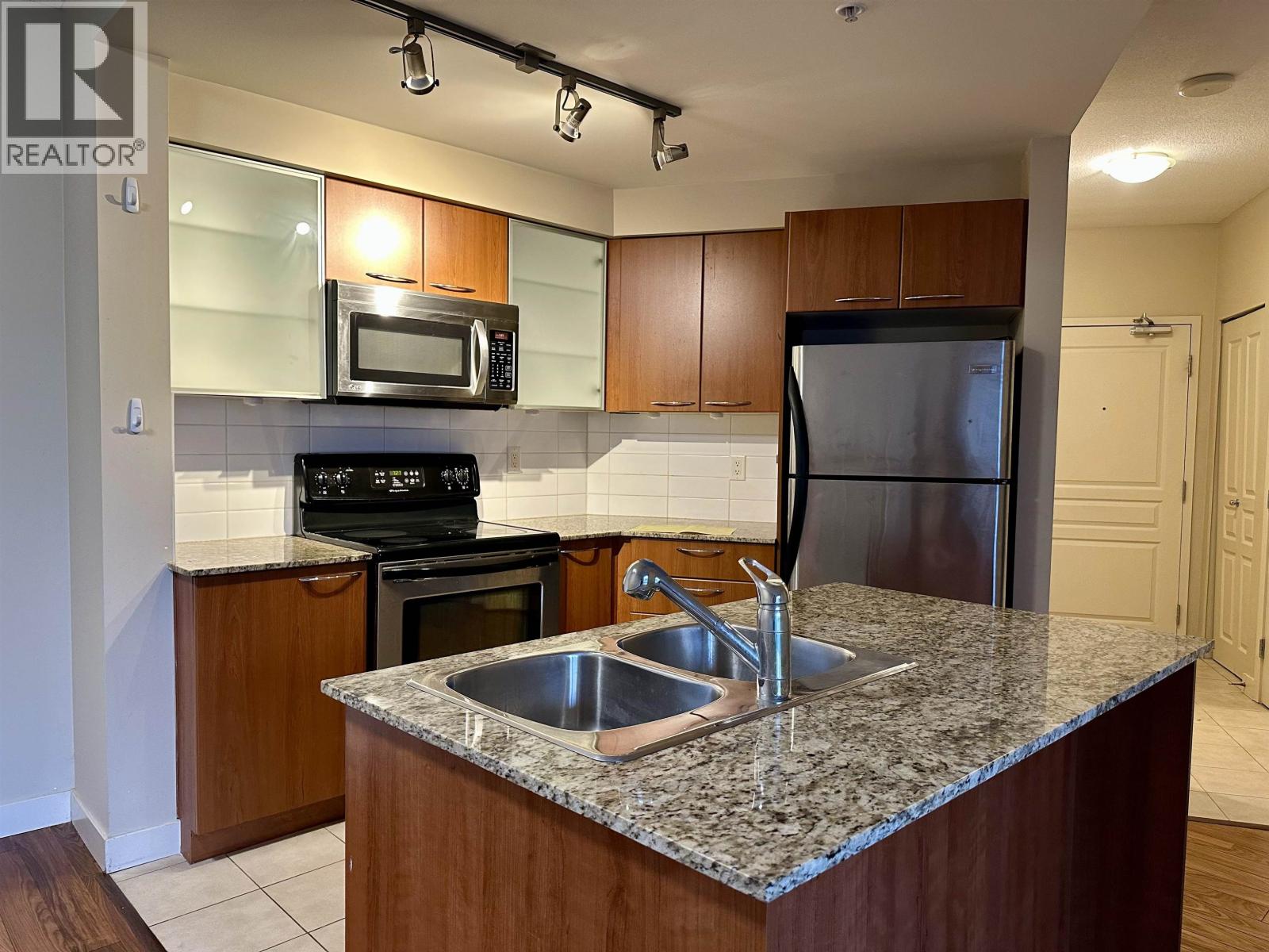 516 4028 Knight Street, Vancouver, British Columbia  V5N 5Y8 - Photo 2 - R3109152