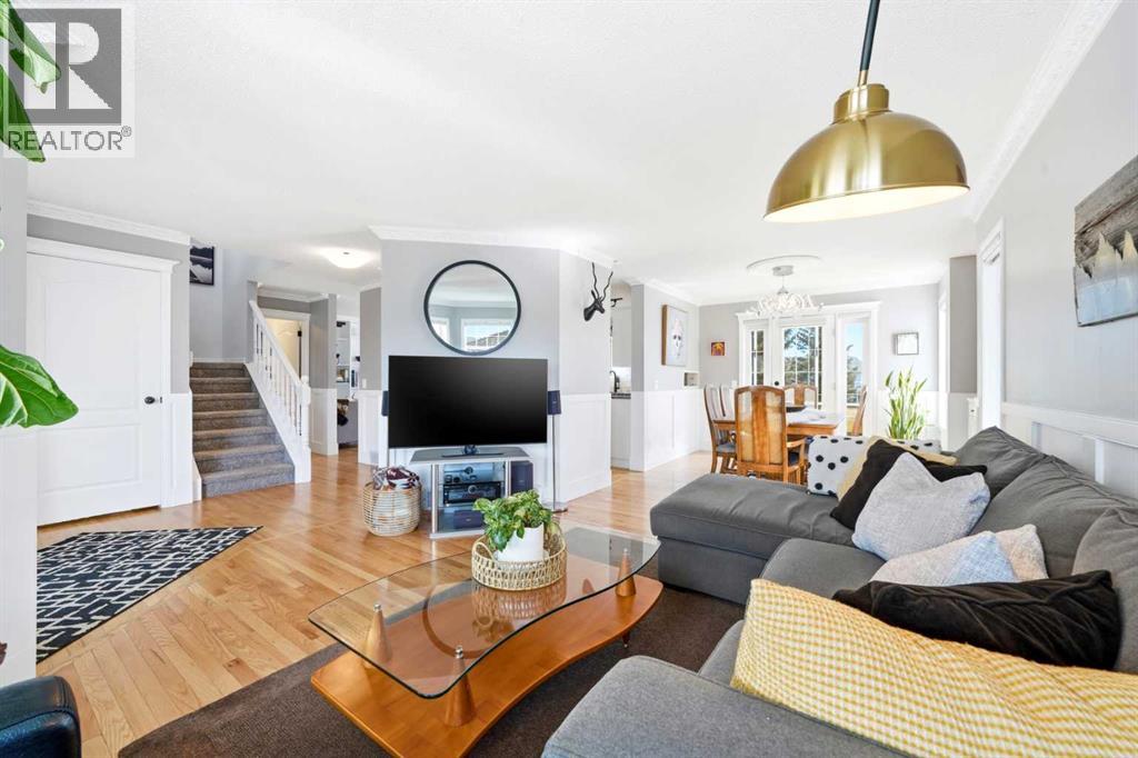 3 Riverview Court, Cochrane, Alberta  T4C 1K6 - Photo 8 - A2299457