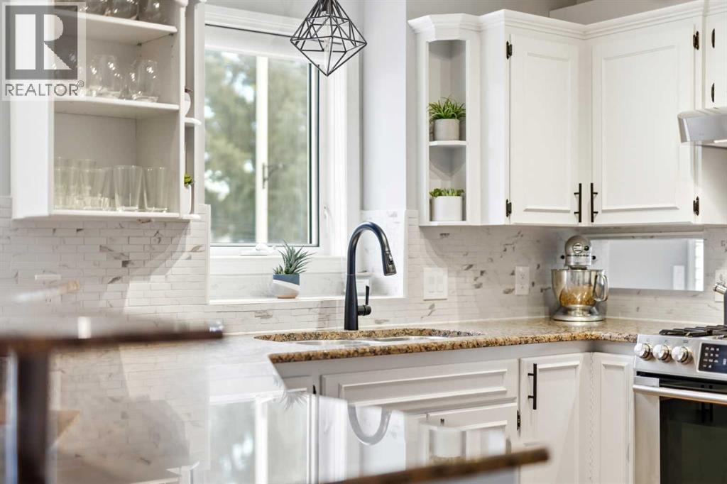 3 Riverview Court, Cochrane, Alberta  T4C 1K6 - Photo 14 - A2299457