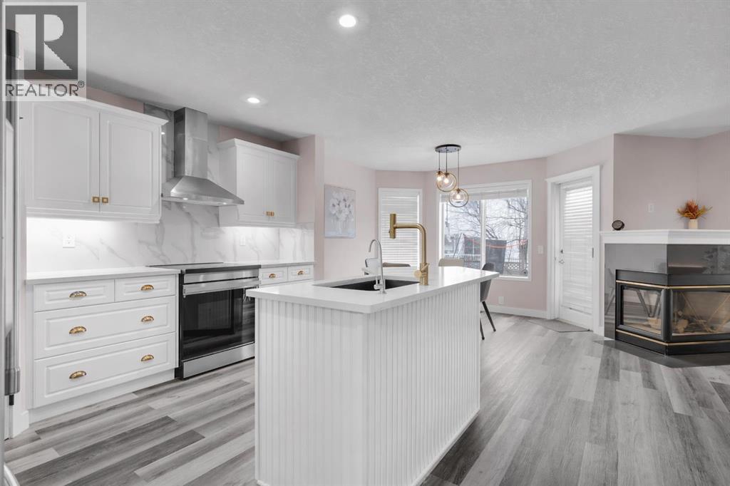 6 Douglas Woods Bay Se, Calgary, Alberta  T2Z 3A1 - Photo 11 - A2299998