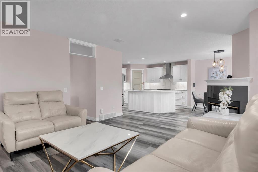 6 Douglas Woods Bay Se, Calgary, Alberta  T2Z 3A1 - Photo 9 - A2299998