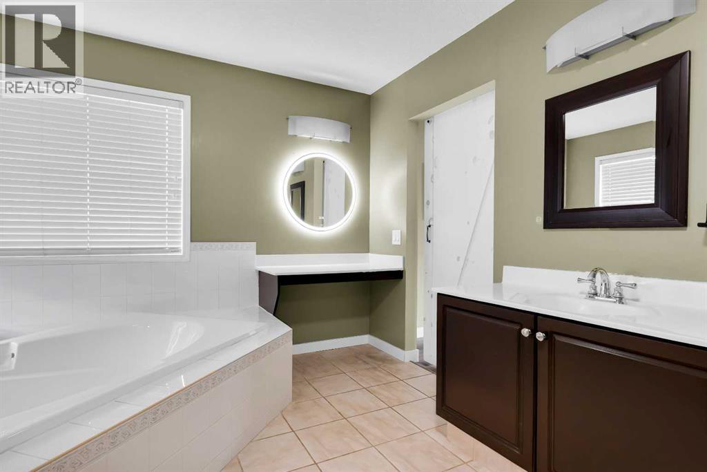 6 Douglas Woods Bay Se, Calgary, Alberta  T2Z 3A1 - Photo 21 - A2299998