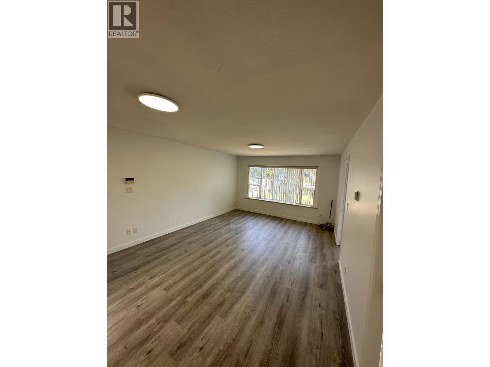 939 E 26th Avenue, Vancouver, British Columbia  V5V 2J3 - Photo 2 - R3112436