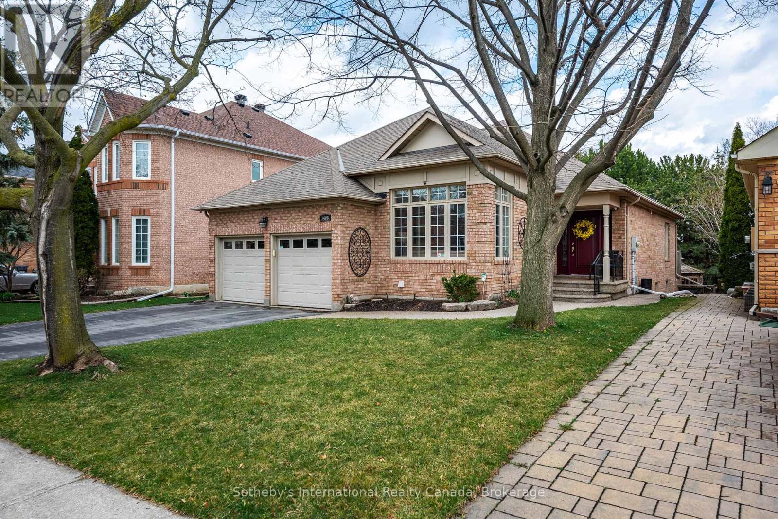 1406 Summerhill Crescent, Oakville, Ontario  L6H 6E4 - Photo 2 - W13010658