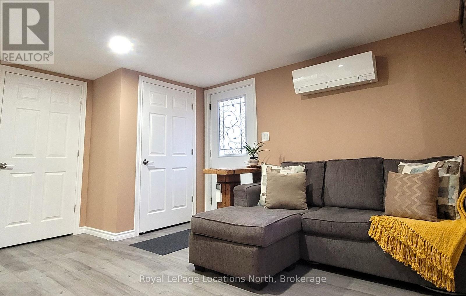 2045 River Road W, Wasaga Beach, Ontario  L9Z 2W1 - Photo 4 - S13010582