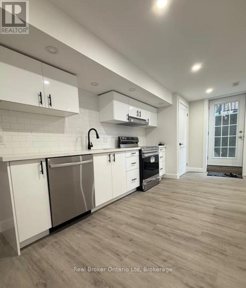 29 Hewitt Place, Barrie, Ontario  L4M 7B3 - Photo 5 - S13010646