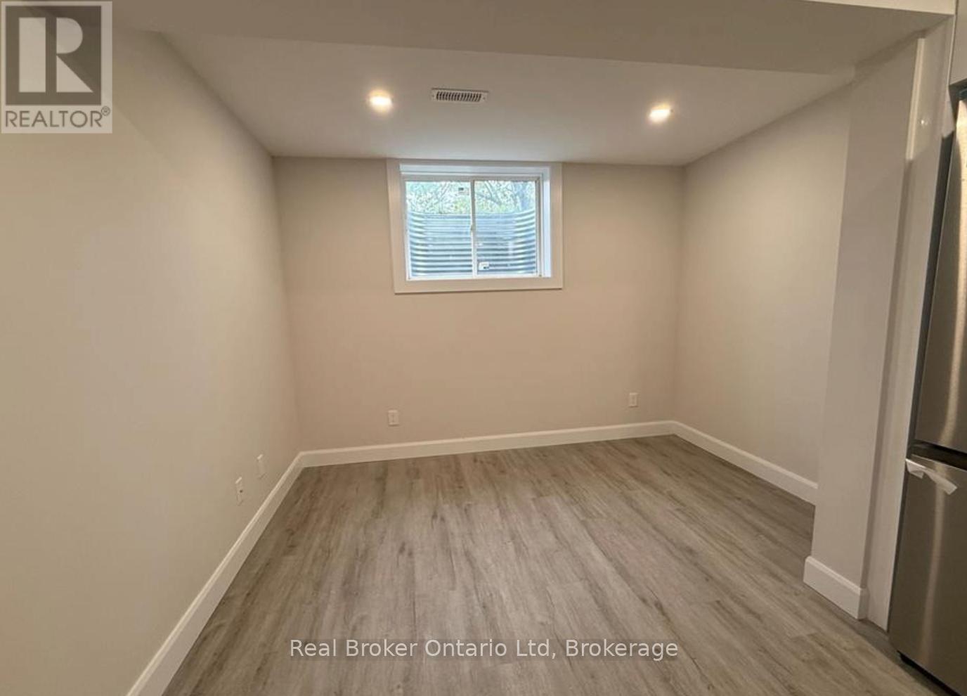 29 Hewitt Place, Barrie, Ontario  L4M 7B3 - Photo 6 - S13010646