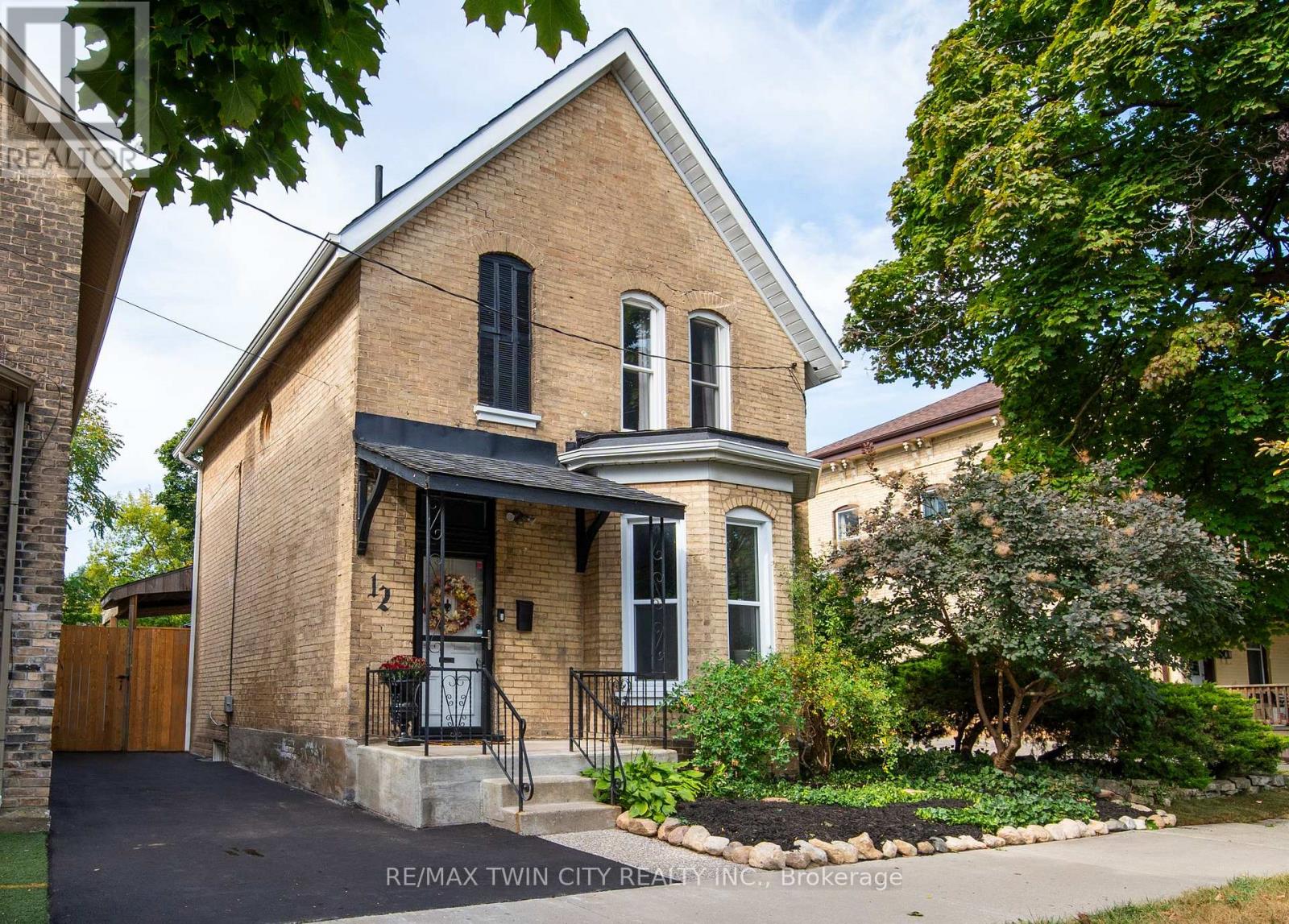 12 PEARL STREET, Brantford, Ontario