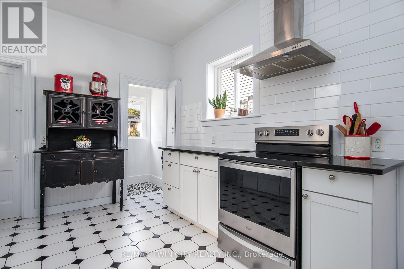 12 Pearl Street, Brantford, Ontario  N3T 3N4 - Photo 10 - X13008732