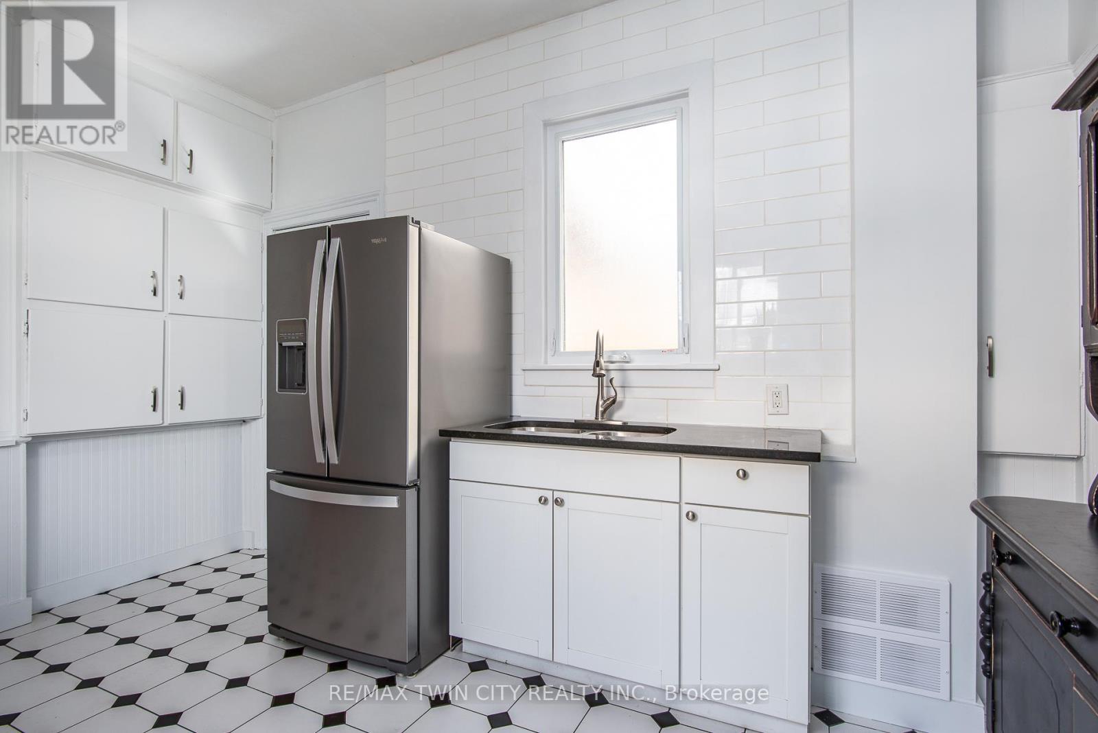 12 Pearl Street, Brantford, Ontario  N3T 3N4 - Photo 14 - X13008732