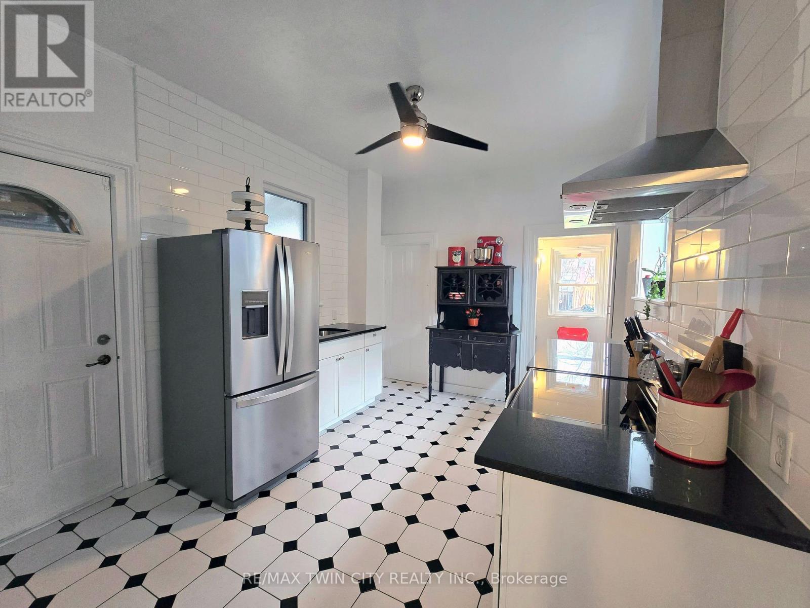 12 Pearl Street, Brantford, Ontario  N3T 3N4 - Photo 8 - X13008732