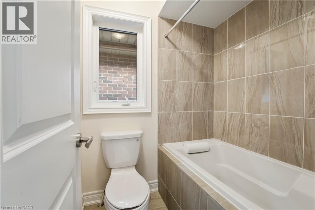 92 Carriage Shop Bend, East Gwillimbury, Ontario  L9N 0Y3 - Photo 32 - 40821716