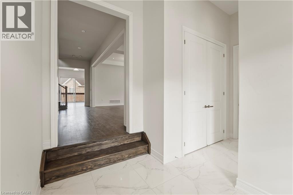 70 Carriage Shop Bend, East Gwillimbury, Ontario  L9N 0C6 - Photo 5 - 40821410