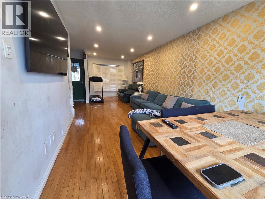 3082 Cantelon Crescent Unit# Main, Mississauga, Ontario  L5N 3J8 - Photo 3 - 40819826