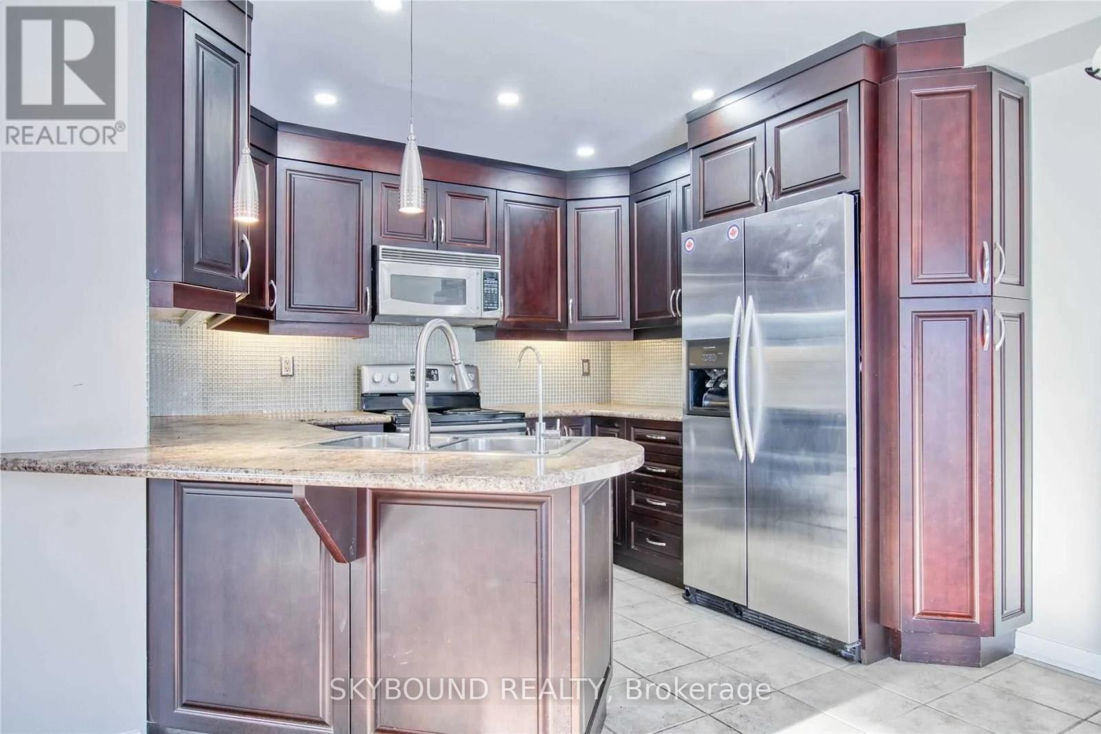 1 Springhurst Avenue, Brampton, Ontario  L7A 1P6 - Photo 5 - W12885588