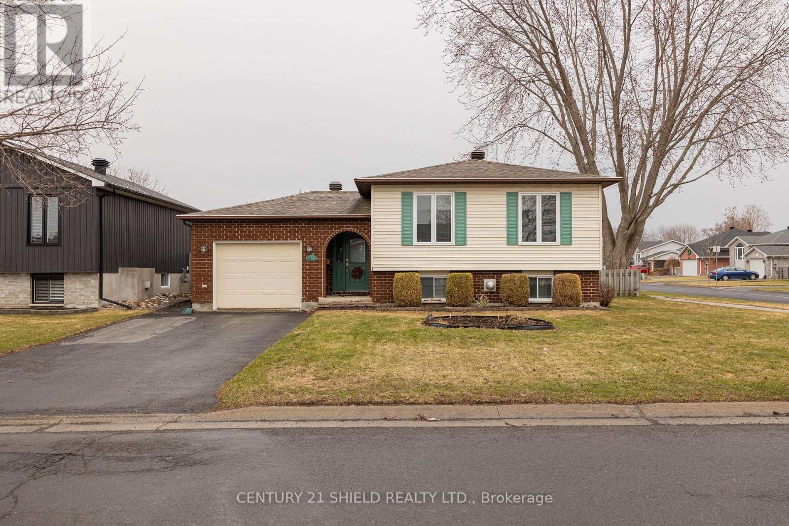 1613 WALTON STREET, Cornwall, Ontario