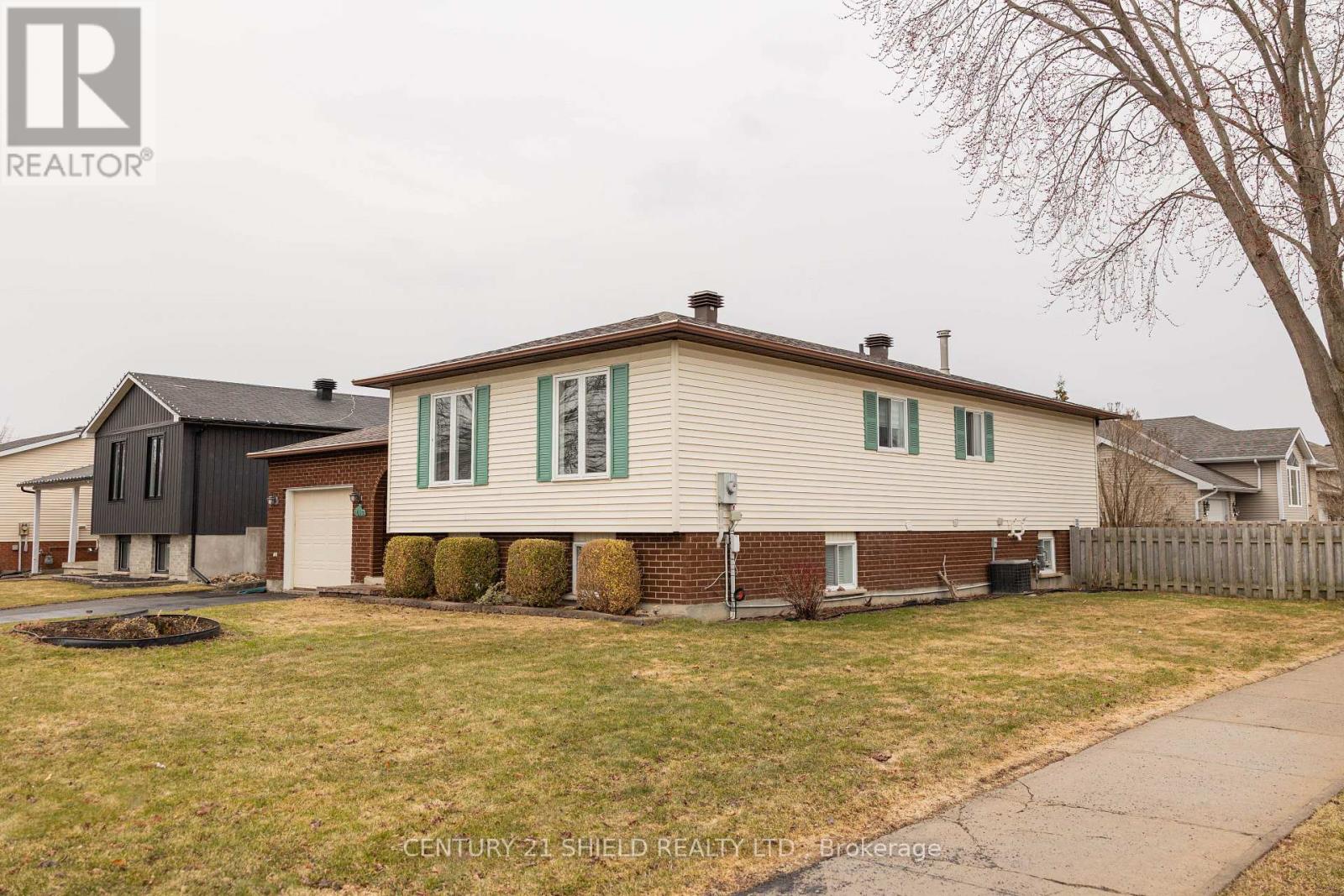 1613 Walton Street, Cornwall, Ontario  K6H 7A7 - Photo 2 - X13010686