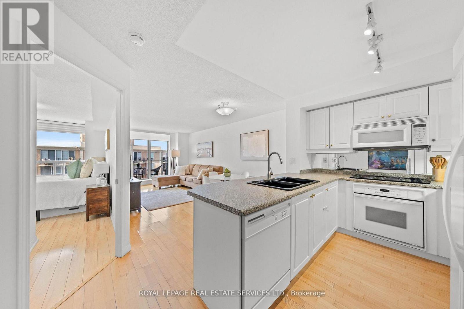 606 - 18 Wanless Avenue, Toronto, Ontario  M4N 3R9 - Photo 7 - C13010566