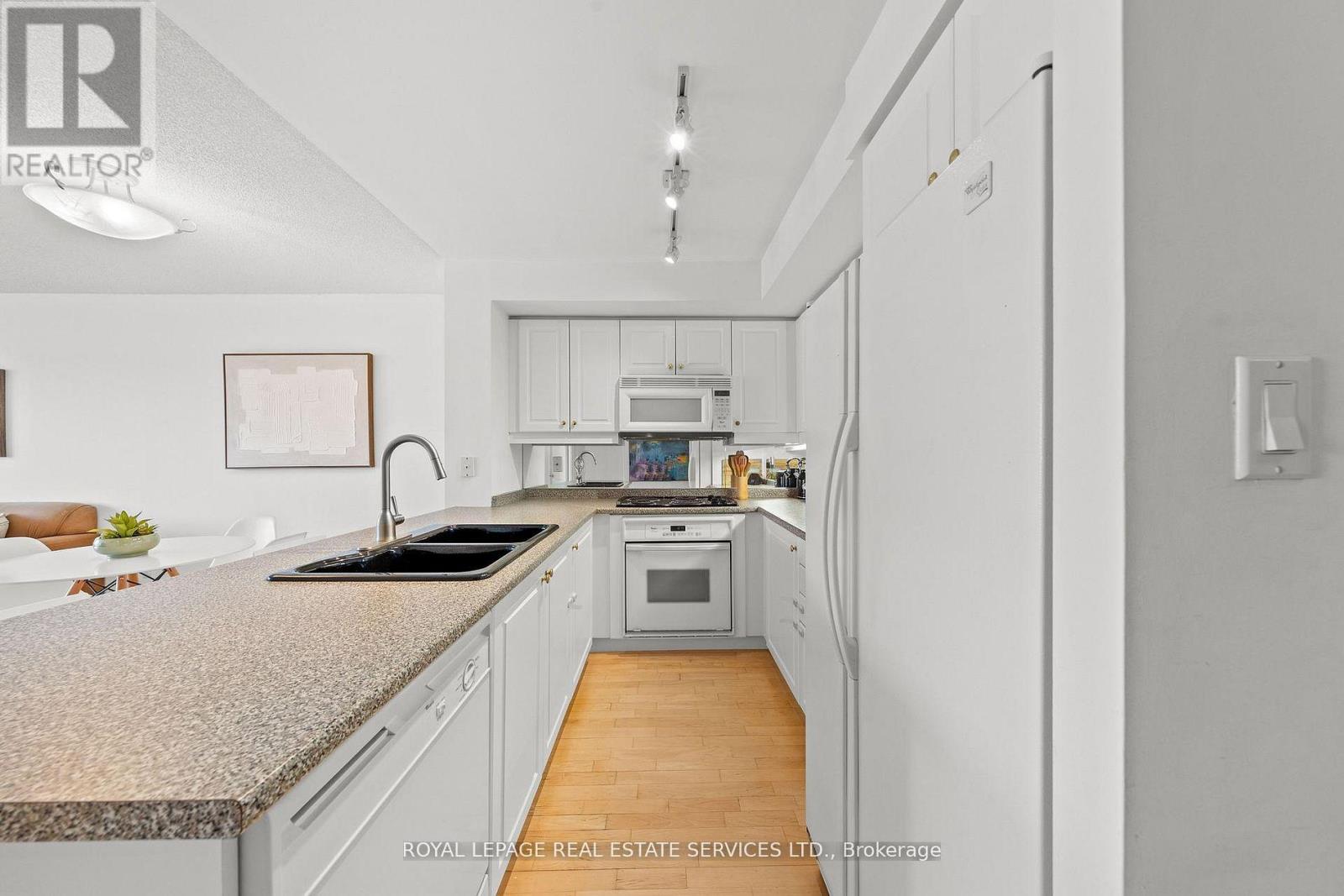 606 - 18 Wanless Avenue, Toronto, Ontario  M4N 3R9 - Photo 8 - C13010566