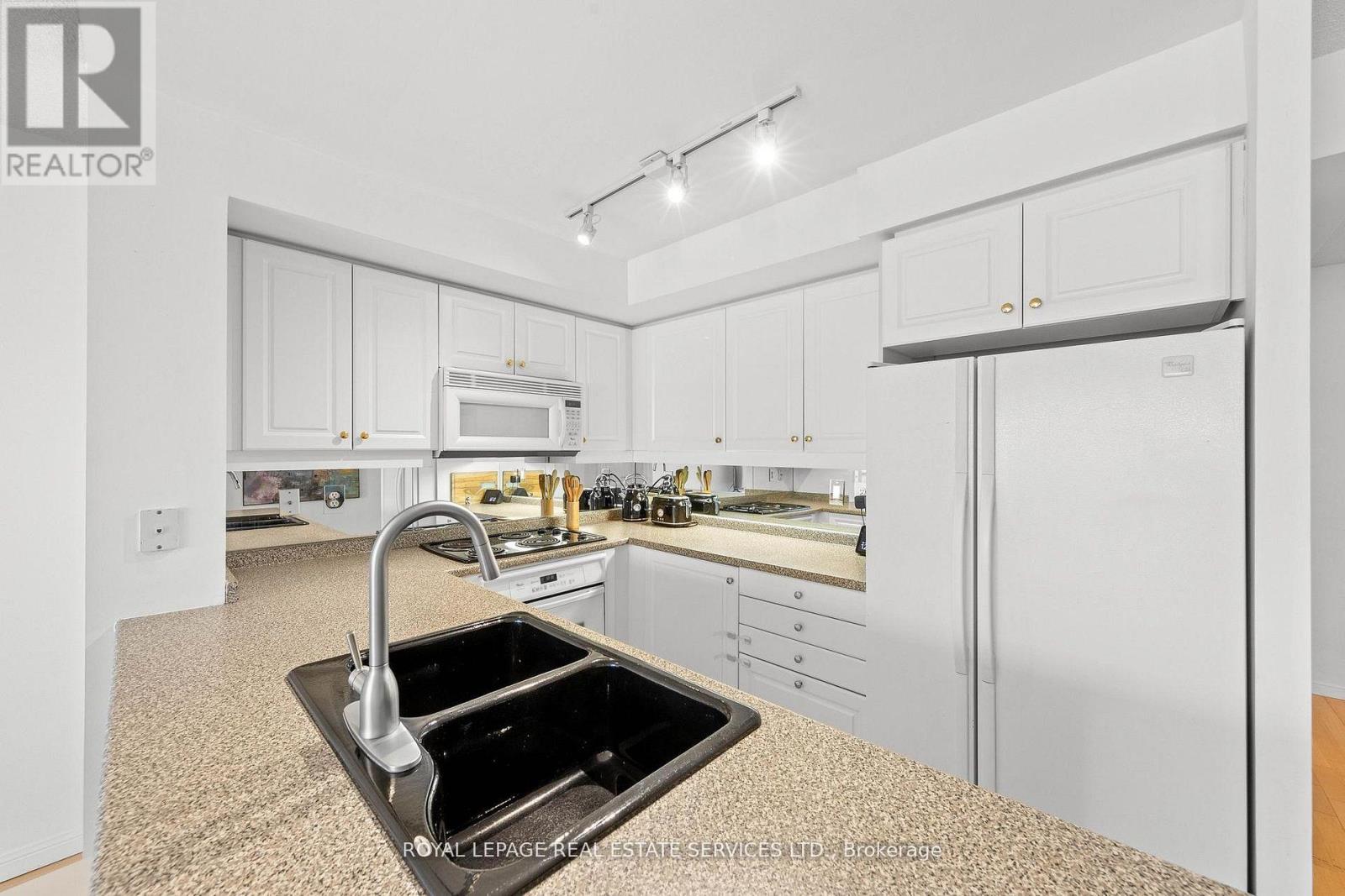 606 - 18 Wanless Avenue, Toronto, Ontario  M4N 3R9 - Photo 9 - C13010566