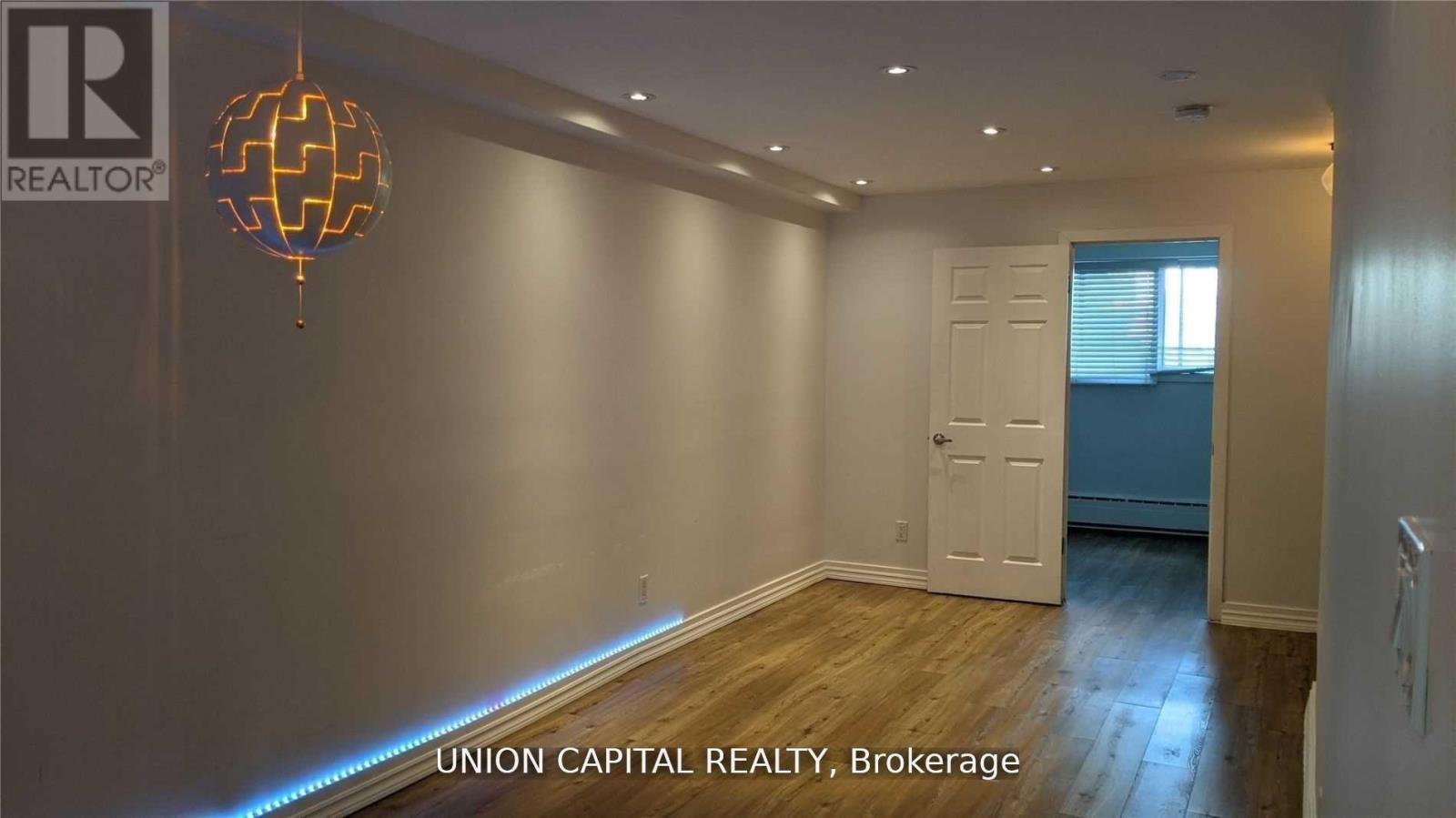 4 Rowley Avenue, Toronto, Ontario  M4P 2S8 - Photo 6 - C13010568