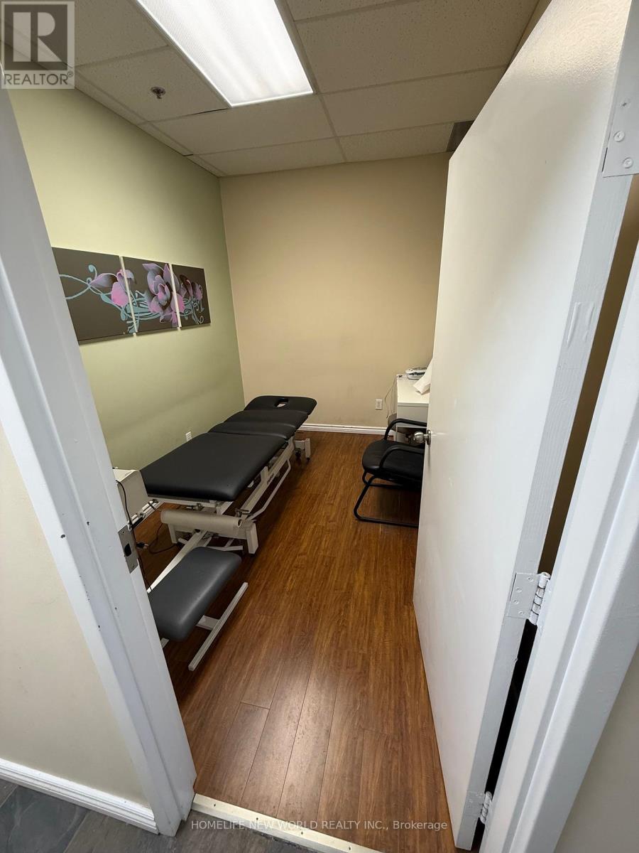 2042 Victoria Park Avenue E, Toronto, Ontario  M1R 1V2 - Photo 5 - C13010642