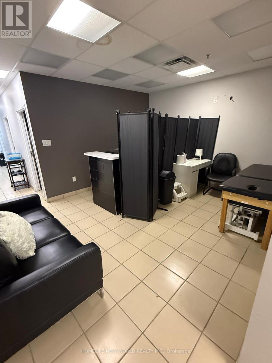 2046 VICTORIA PARK AVENUE E, Toronto, Ontario