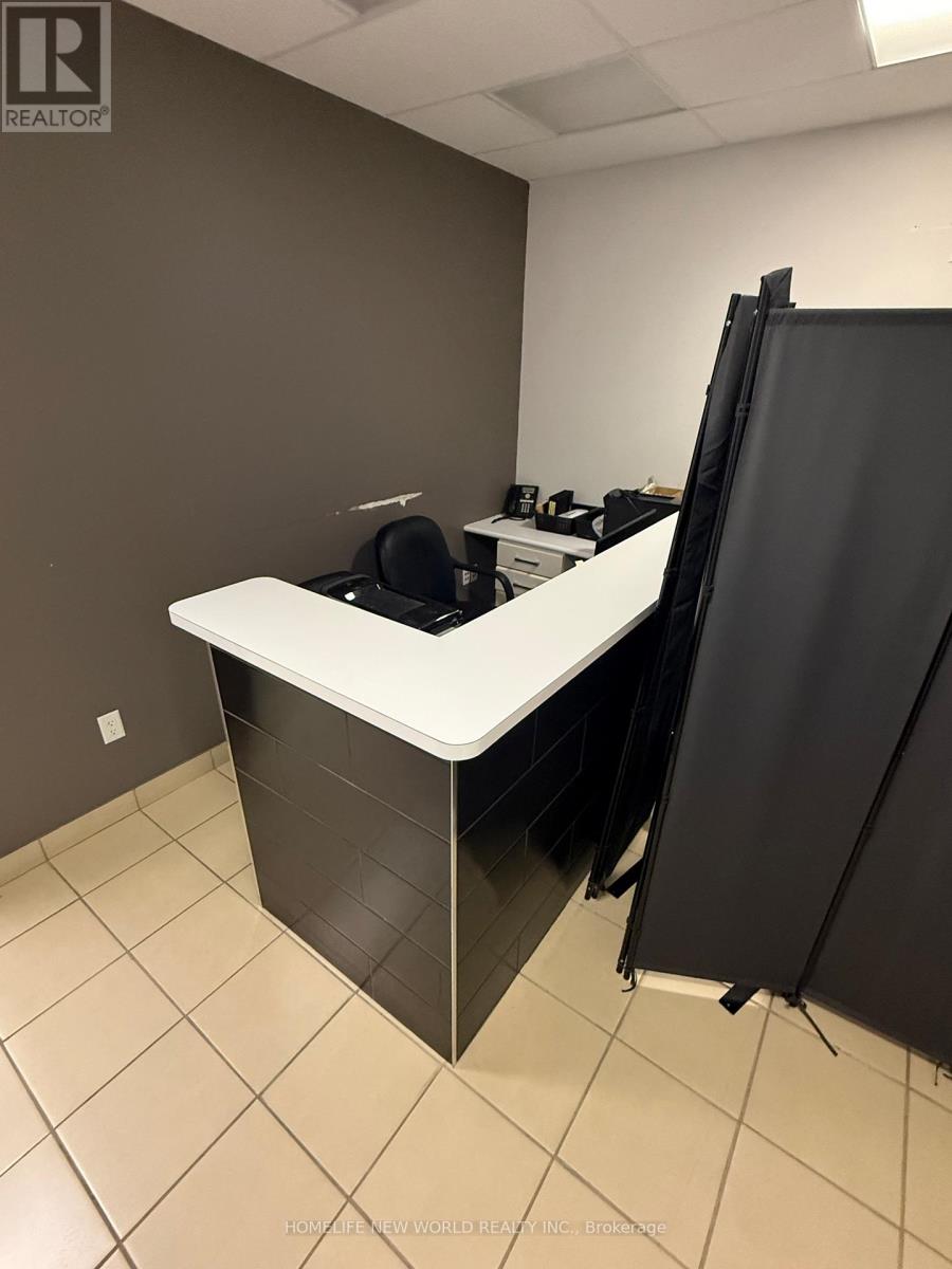 2046 Victoria Park Avenue E, Toronto, Ontario  M1R 1V2 - Photo 3 - C13010652