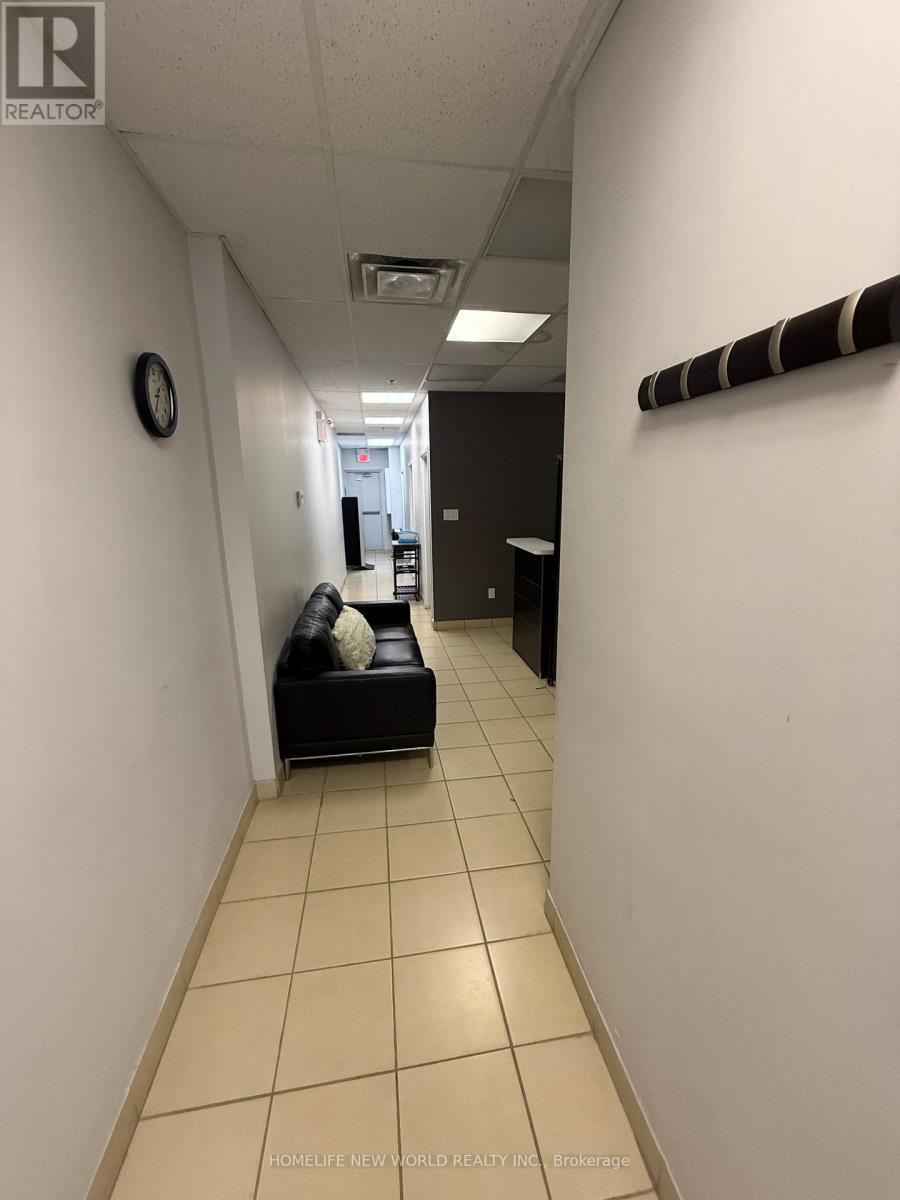 2046 Victoria Park Avenue E, Toronto, Ontario  M1R 1V2 - Photo 4 - C13010652