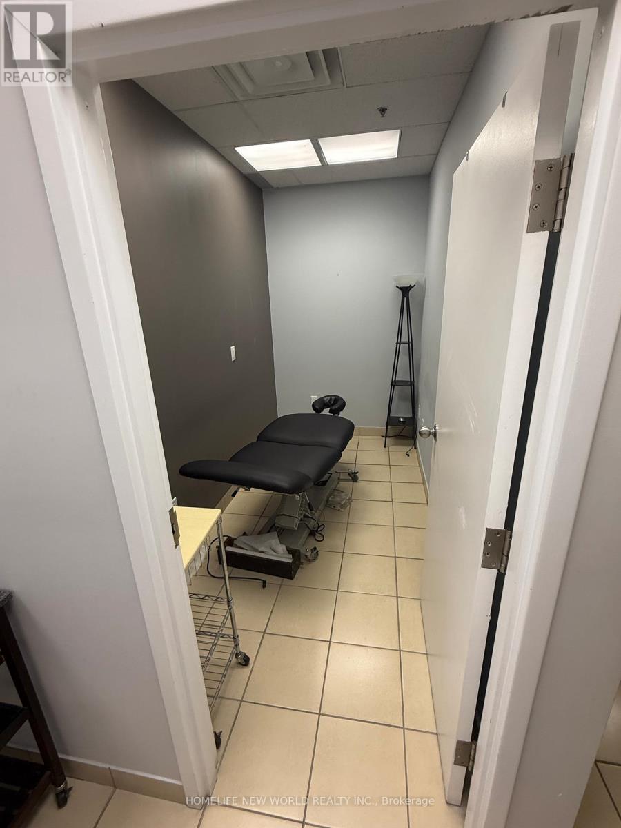 2046 Victoria Park Avenue E, Toronto, Ontario  M1R 1V2 - Photo 5 - C13010652