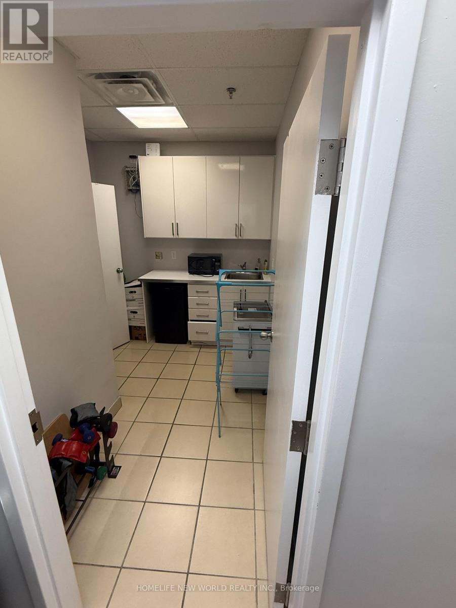 2046 Victoria Park Avenue E, Toronto, Ontario  M1R 1V2 - Photo 7 - C13010652