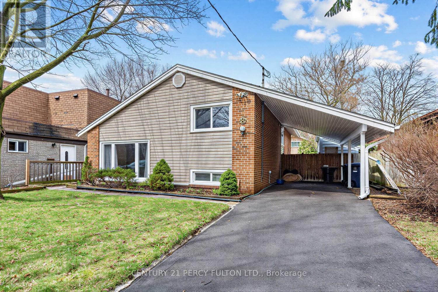 8 GONDOLA CRESCENT, Toronto, Ontario