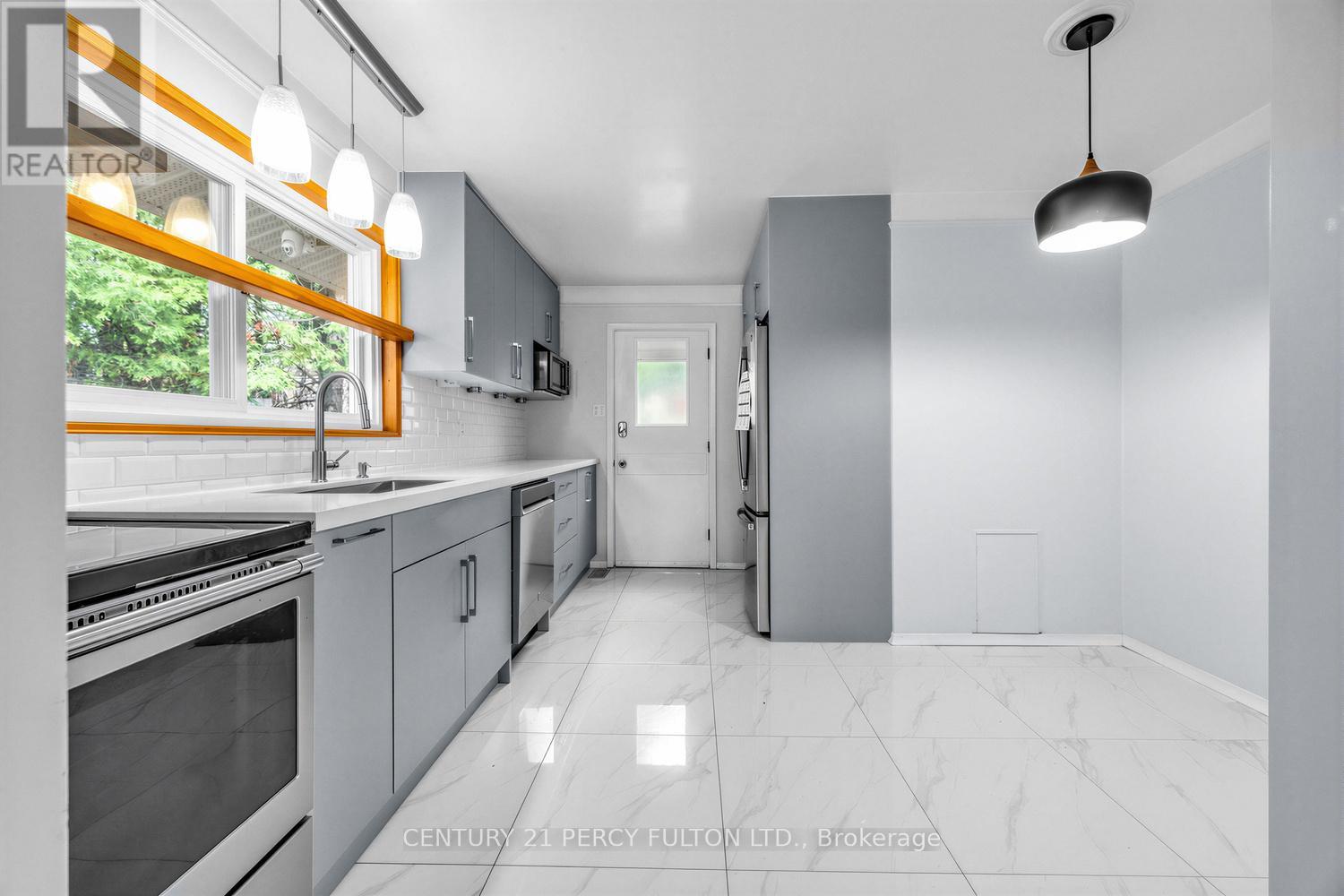 8 Gondola Crescent, Toronto, Ontario  M1G 2J3 - Photo 16 - E13010668