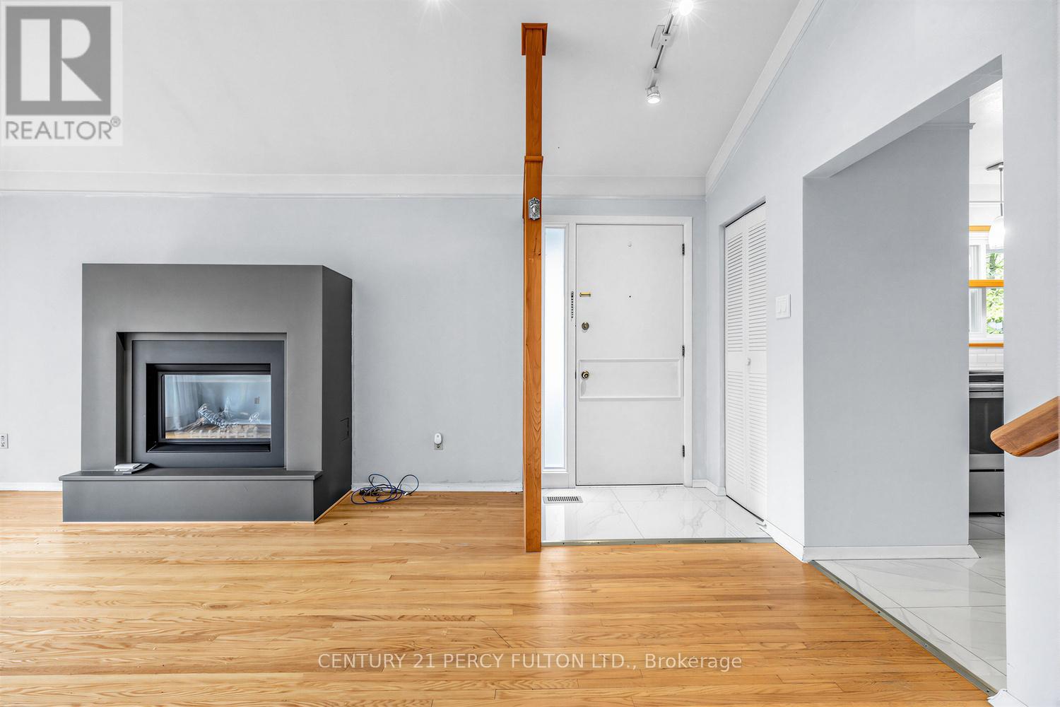 8 Gondola Crescent, Toronto, Ontario  M1G 2J3 - Photo 4 - E13010668