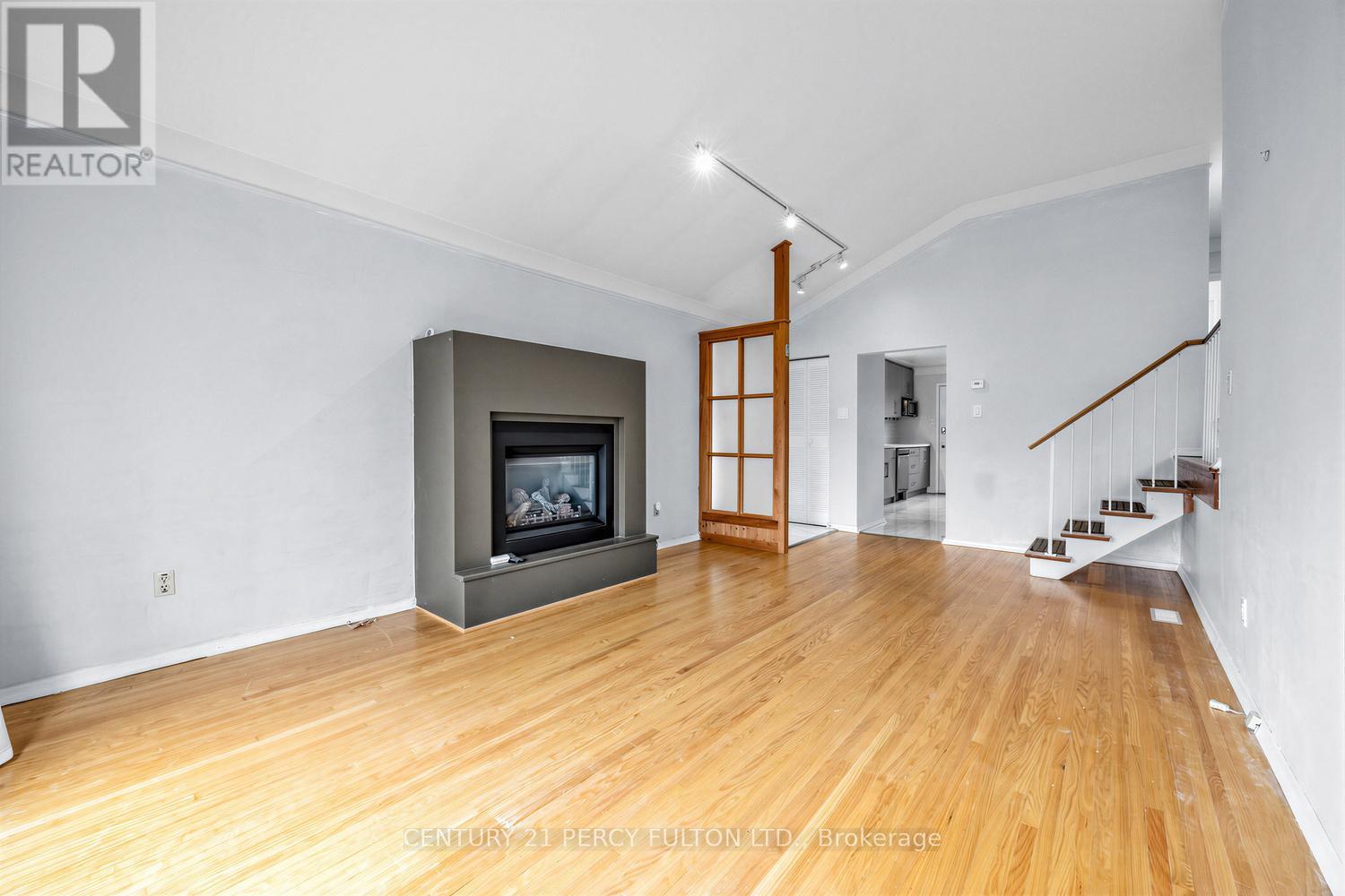 8 Gondola Crescent, Toronto, Ontario  M1G 2J3 - Photo 7 - E13010668