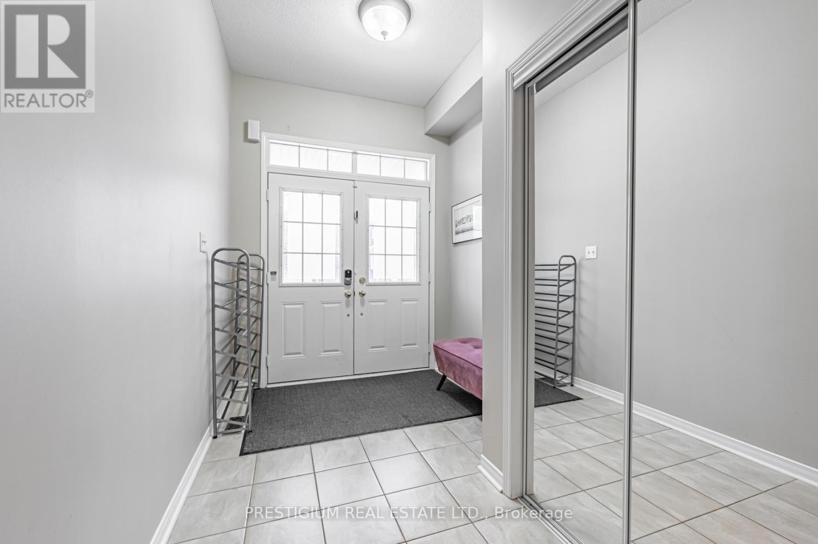 25 White Beach Crescent, Vaughan, Ontario  L6A 4K6 - Photo 2 - N13010596