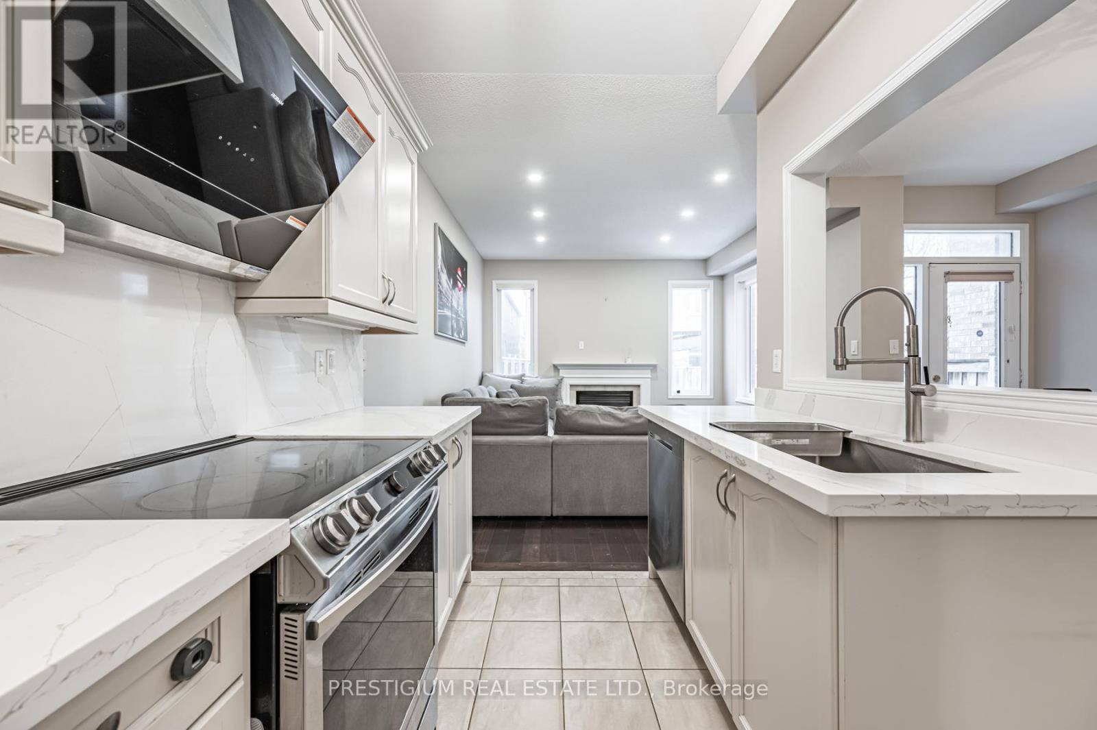 25 White Beach Crescent, Vaughan, Ontario  L6A 4K6 - Photo 9 - N13010596