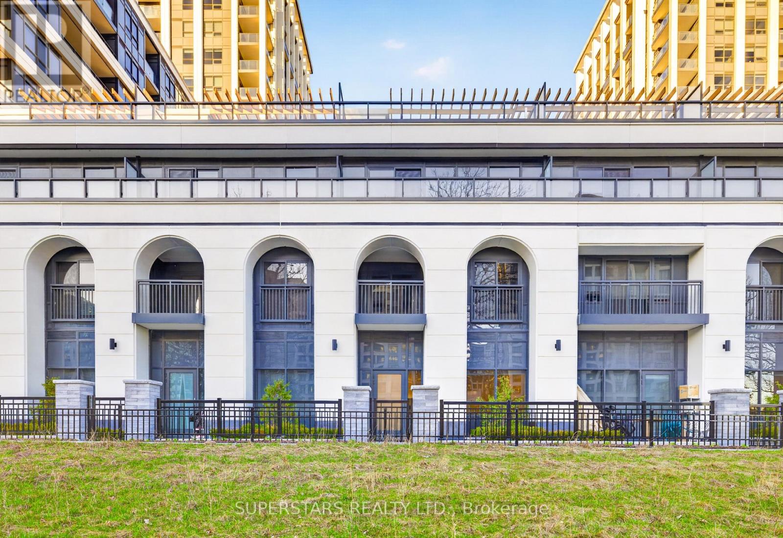 W118 - 8 Cedarland Drive, Markham, Ontario  L6G 0H4 - Photo 3 - N13010624