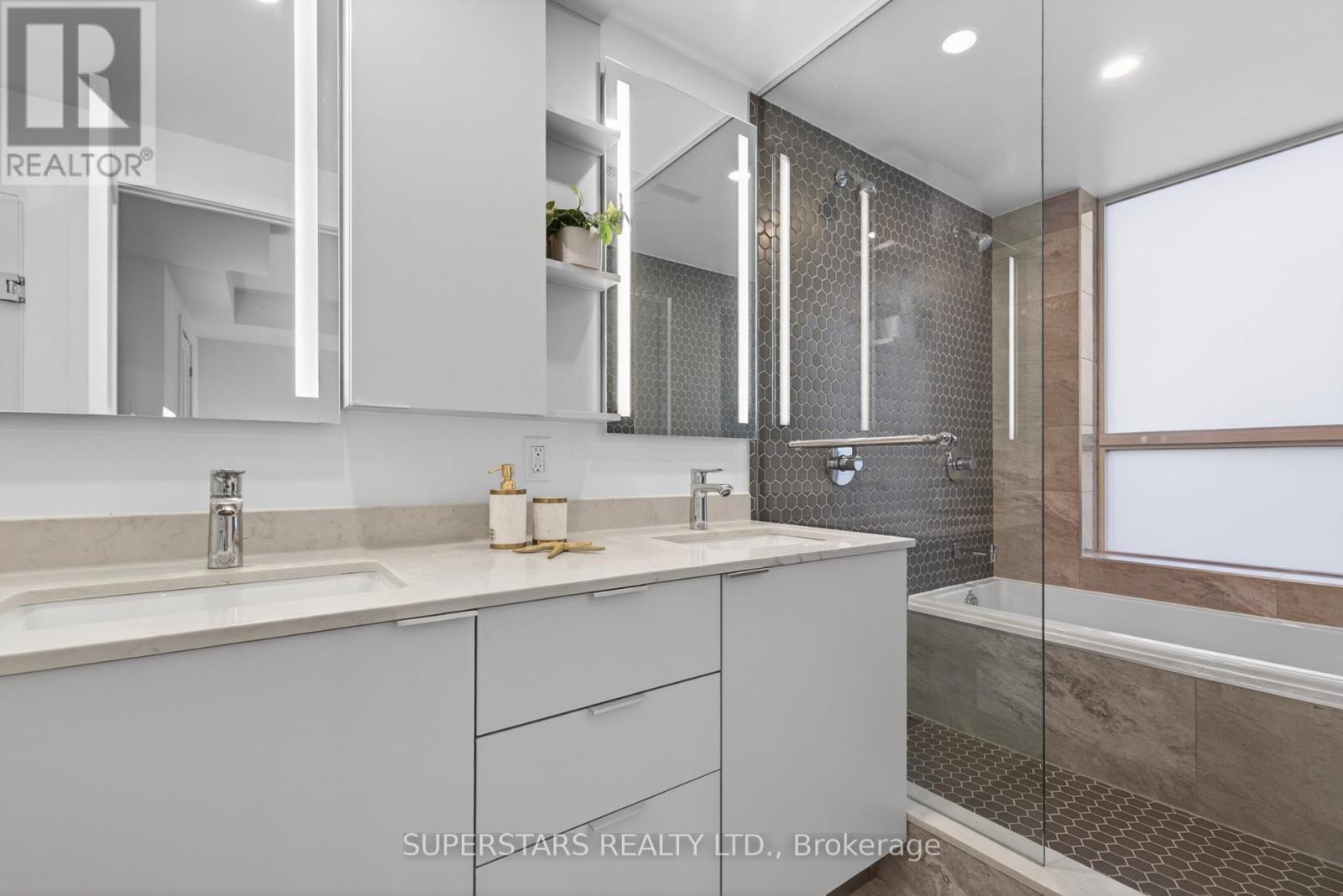 W118 - 8 Cedarland Drive, Markham, Ontario  L6G 0H4 - Photo 45 - N13010624