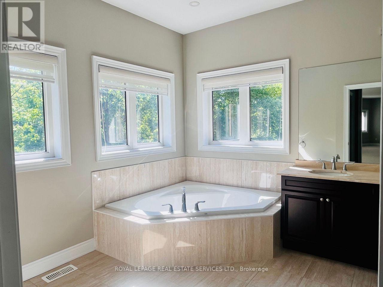 2366 Chateau Common, Oakville, Ontario  L6M 0S1 - Photo 17 - W13010618