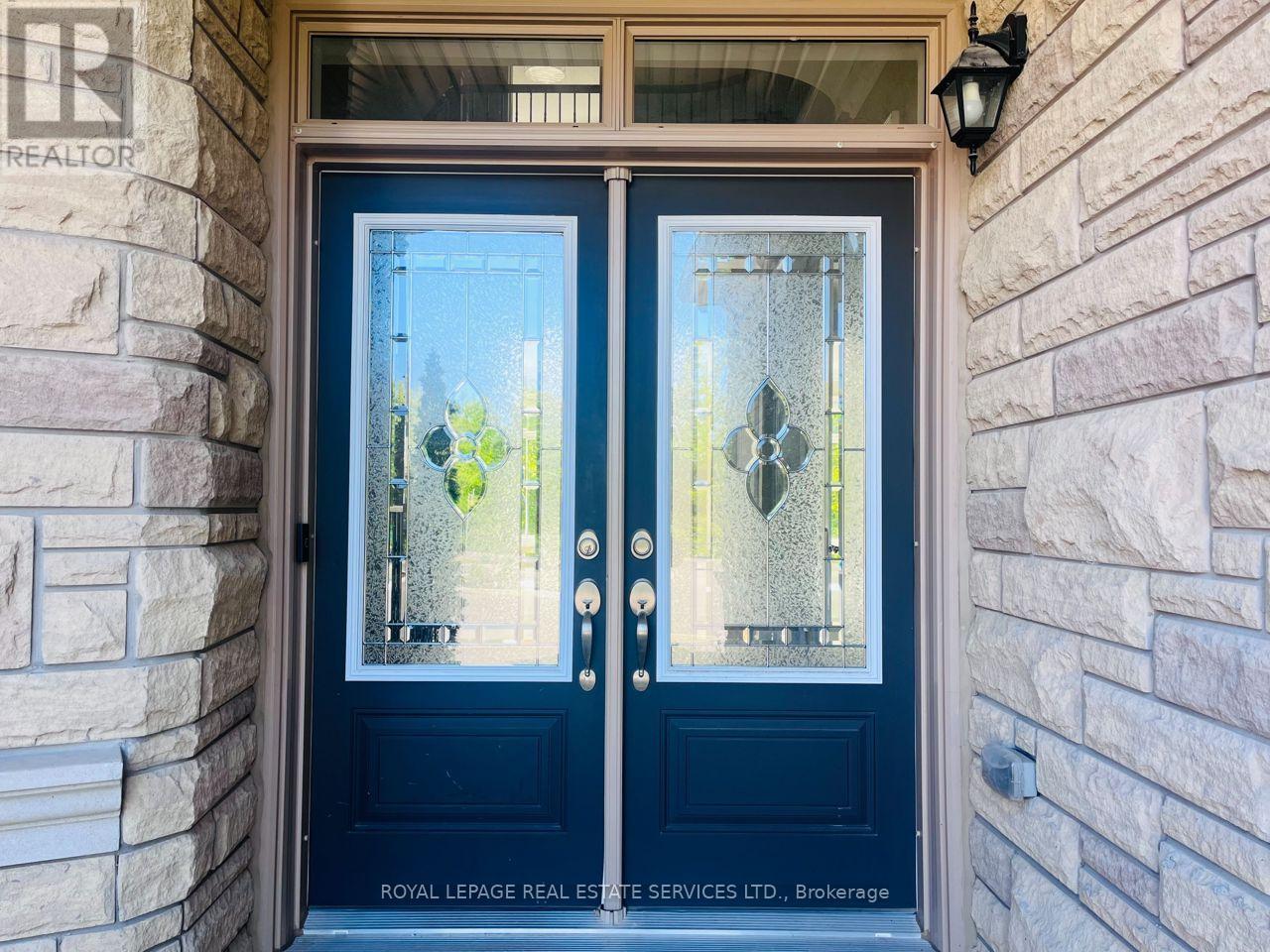 2366 Chateau Common, Oakville, Ontario  L6M 0S1 - Photo 3 - W13010618