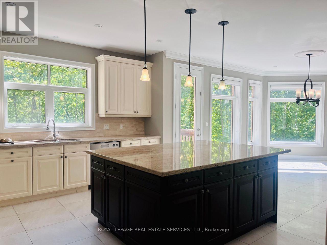 2366 Chateau Common, Oakville, Ontario  L6M 0S1 - Photo 7 - W13010618