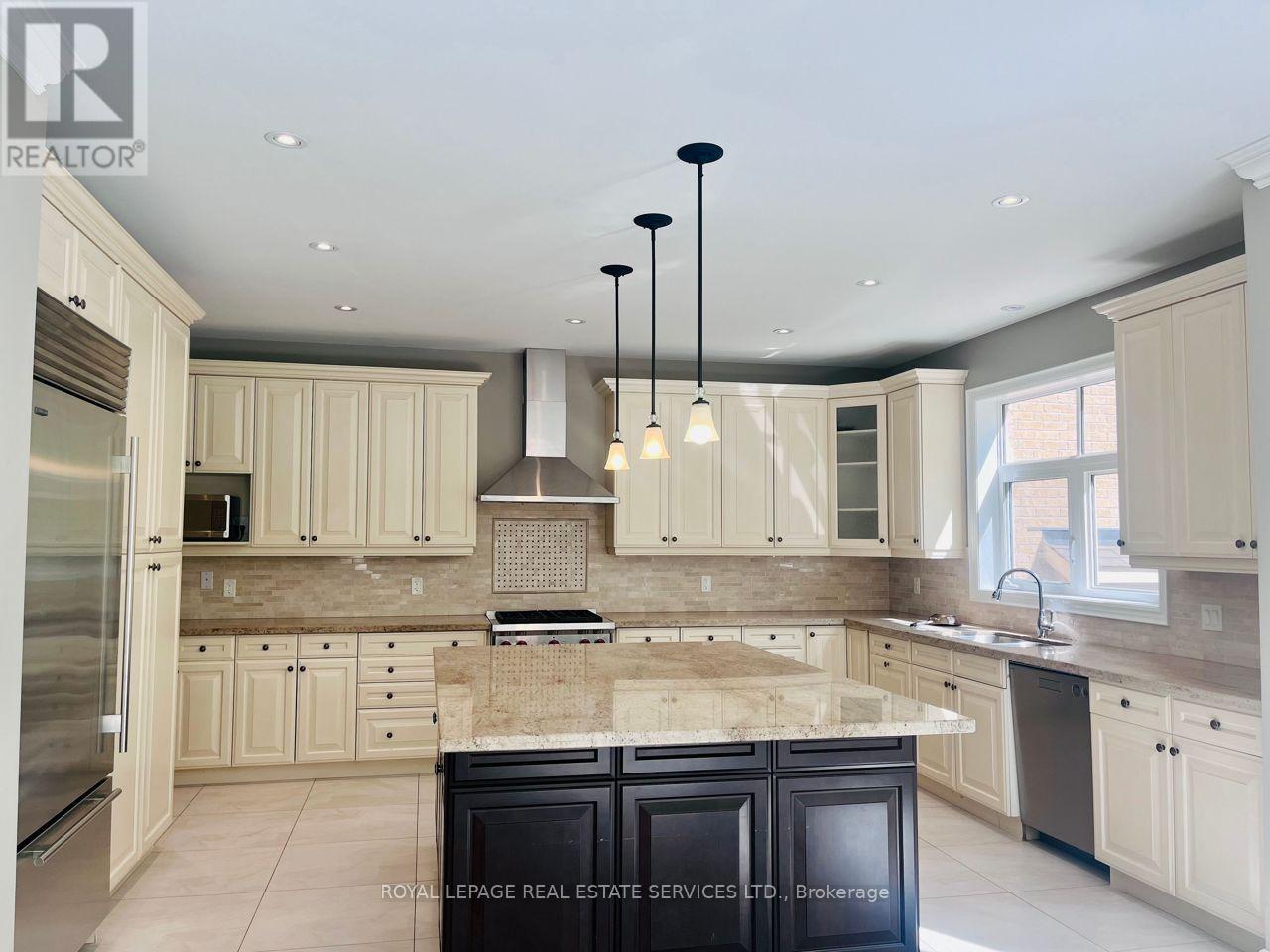 2366 Chateau Common, Oakville, Ontario  L6M 0S1 - Photo 8 - W13010618