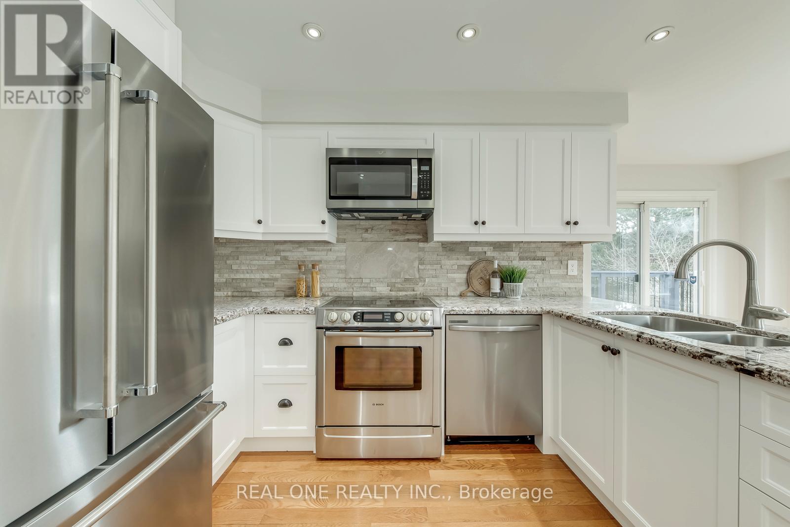 1190 Valleybrook Drive, Oakville, Ontario  L6H 4Z7 - Photo 18 - W13010638