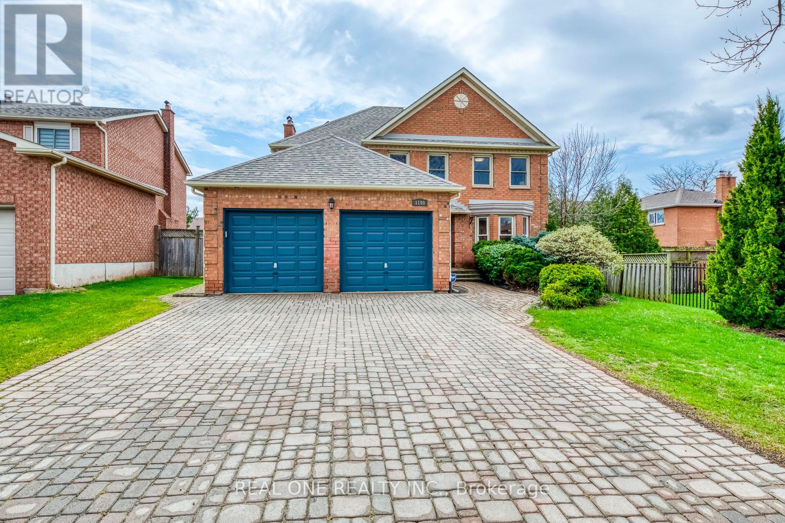 1190 Valleybrook Drive, Oakville, Ontario  L6H 4Z7 - Photo 2 - W13010638