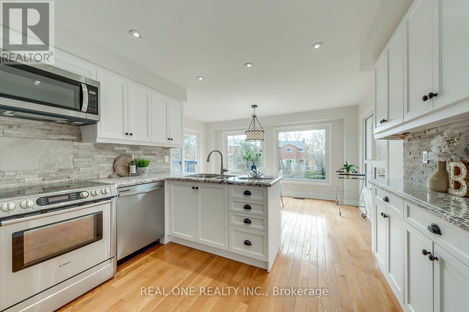 1190 Valleybrook Drive, Oakville, Ontario  L6H 4Z7 - Photo 21 - W13010638