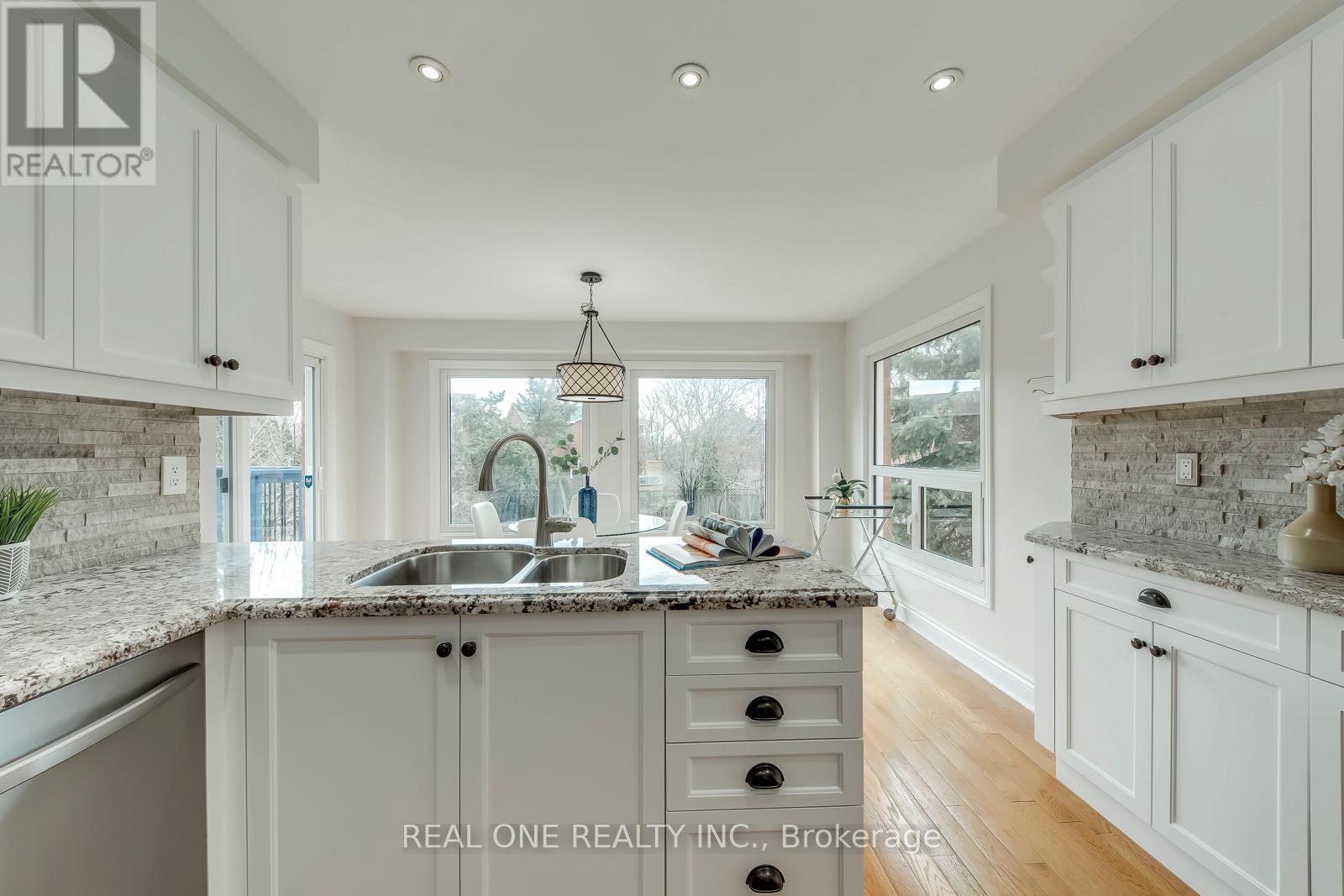 1190 Valleybrook Drive, Oakville, Ontario  L6H 4Z7 - Photo 22 - W13010638